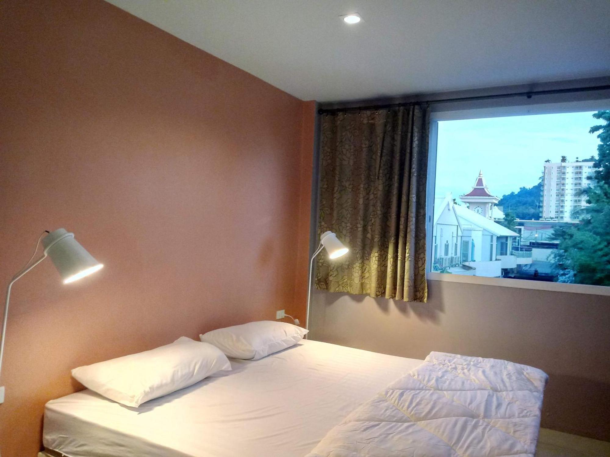 In Phuket House Hotel Buitenkant foto