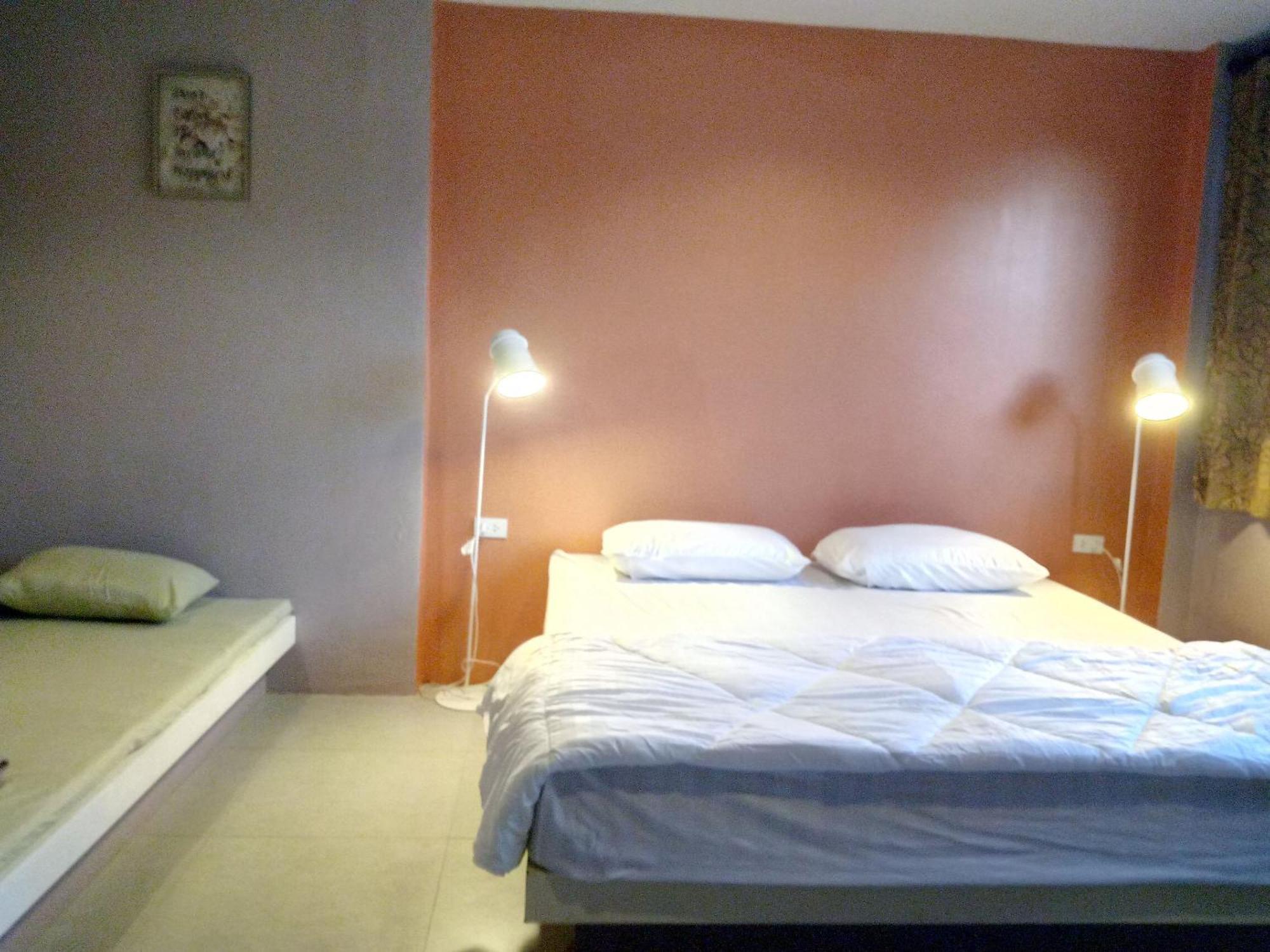 In Phuket House Hotel Buitenkant foto
