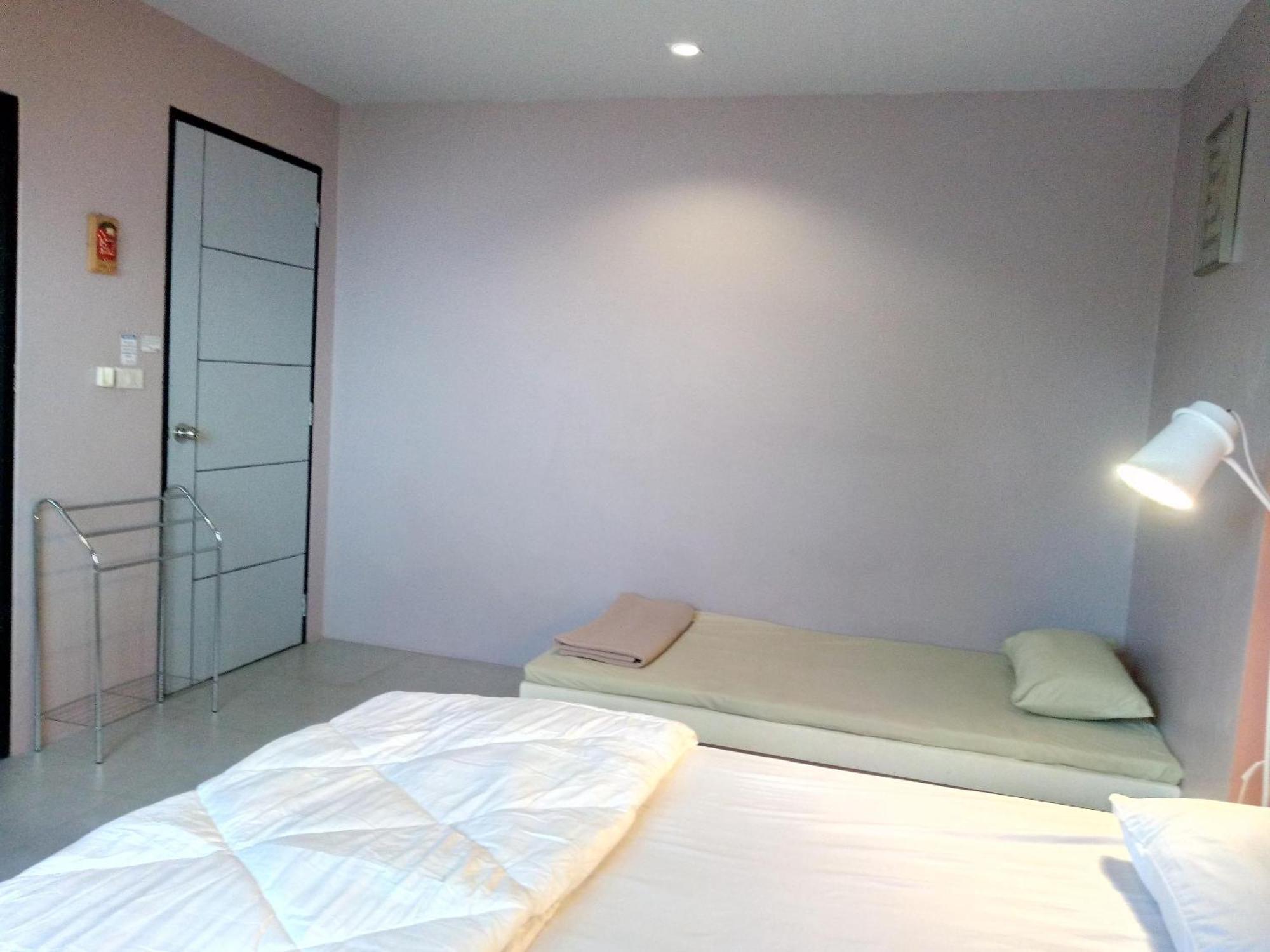 In Phuket House Hotel Buitenkant foto