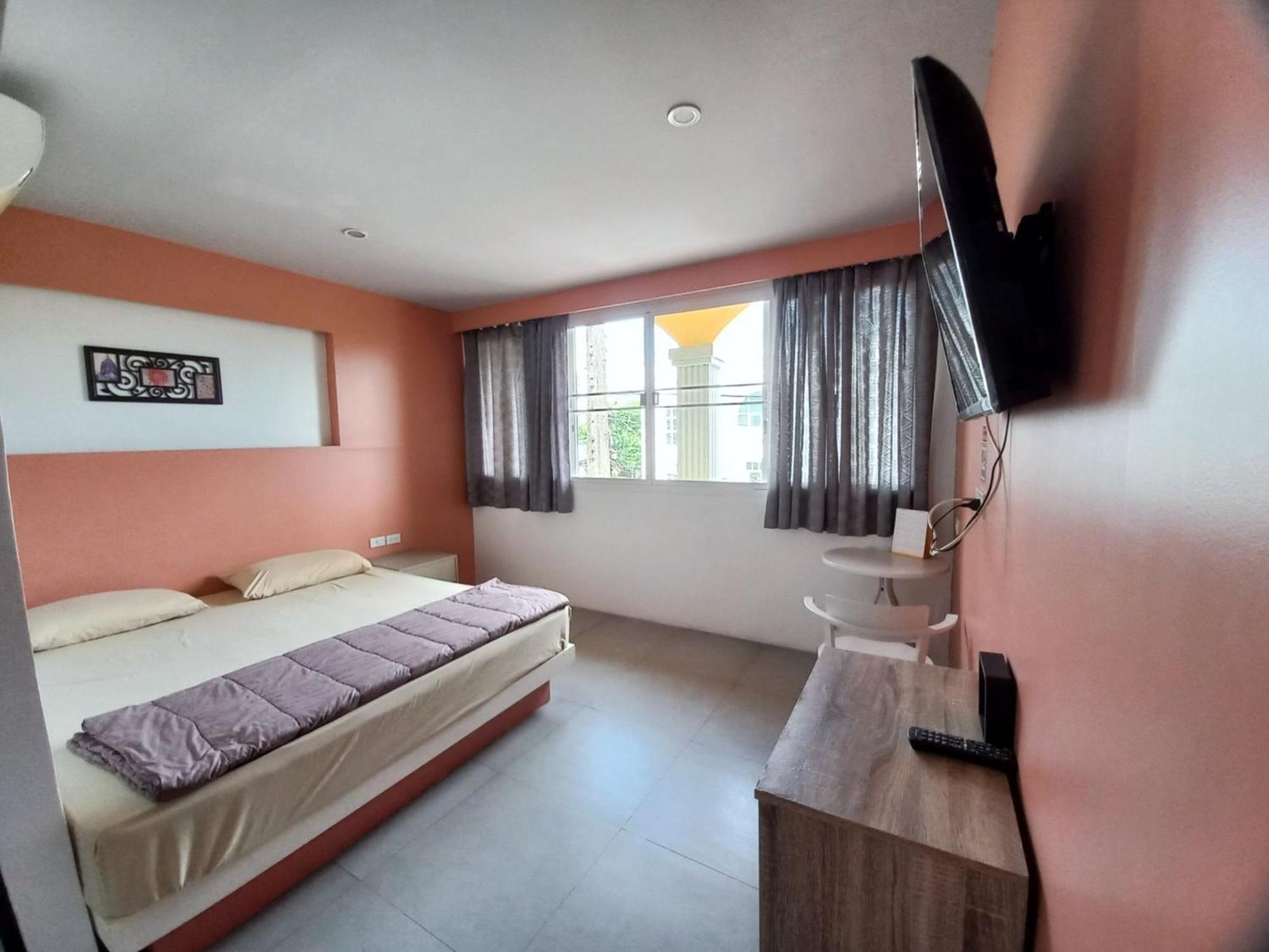 In Phuket House Hotel Buitenkant foto