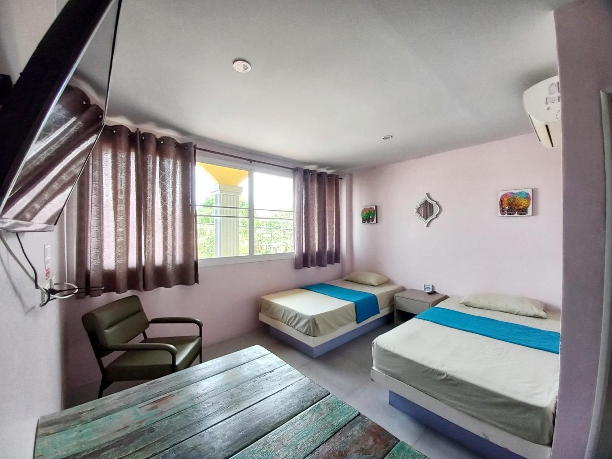 In Phuket House Hotel Buitenkant foto