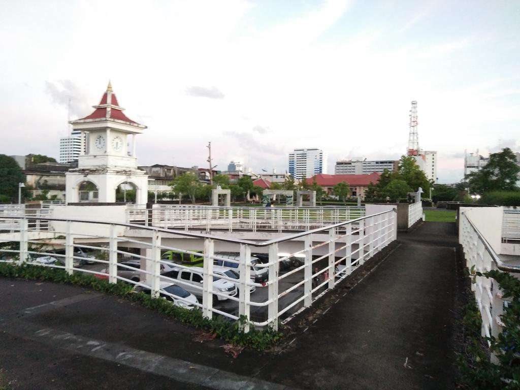 In Phuket House Hotel Buitenkant foto
