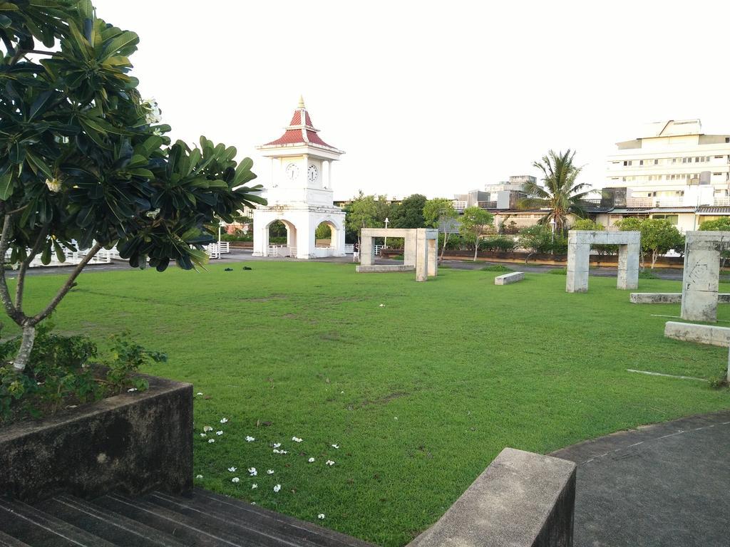 In Phuket House Hotel Buitenkant foto