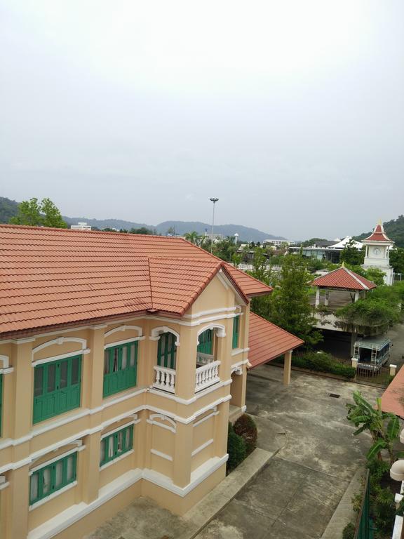 In Phuket House Hotel Buitenkant foto